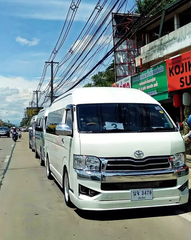 รถตู้ Toyota Commuter