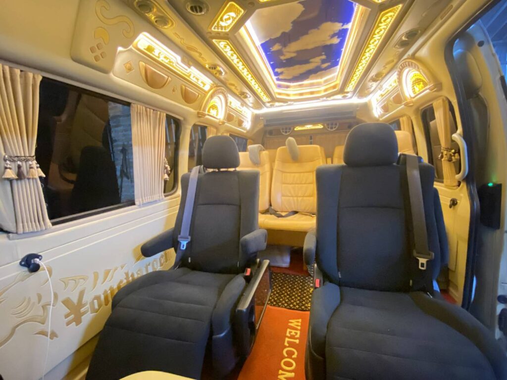 ภายในรถ Toyota Commuter 5